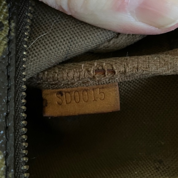 Louis Vuitton Monogram Pochette. - Picture 8 of 8